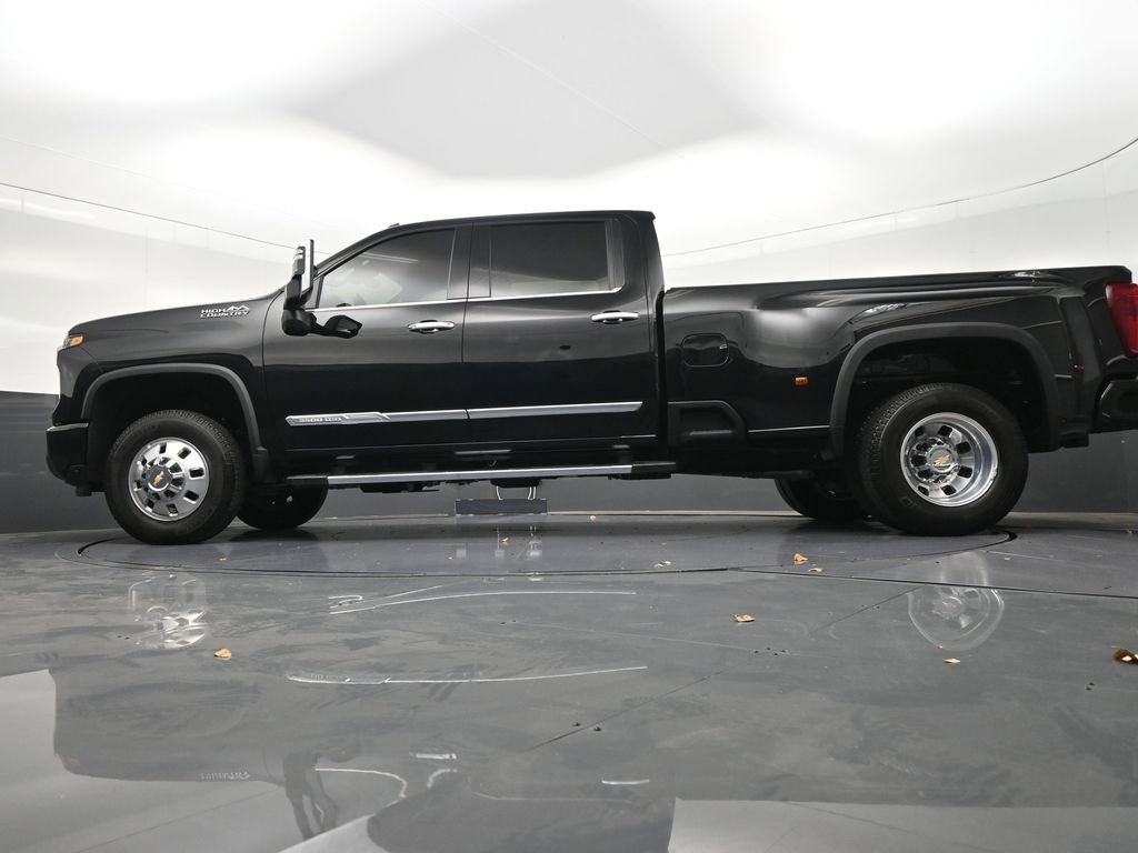 Used 2026 Chevrolet Silverado 3500 High Country w/ High Country Premium Package AWD/4WD image 28