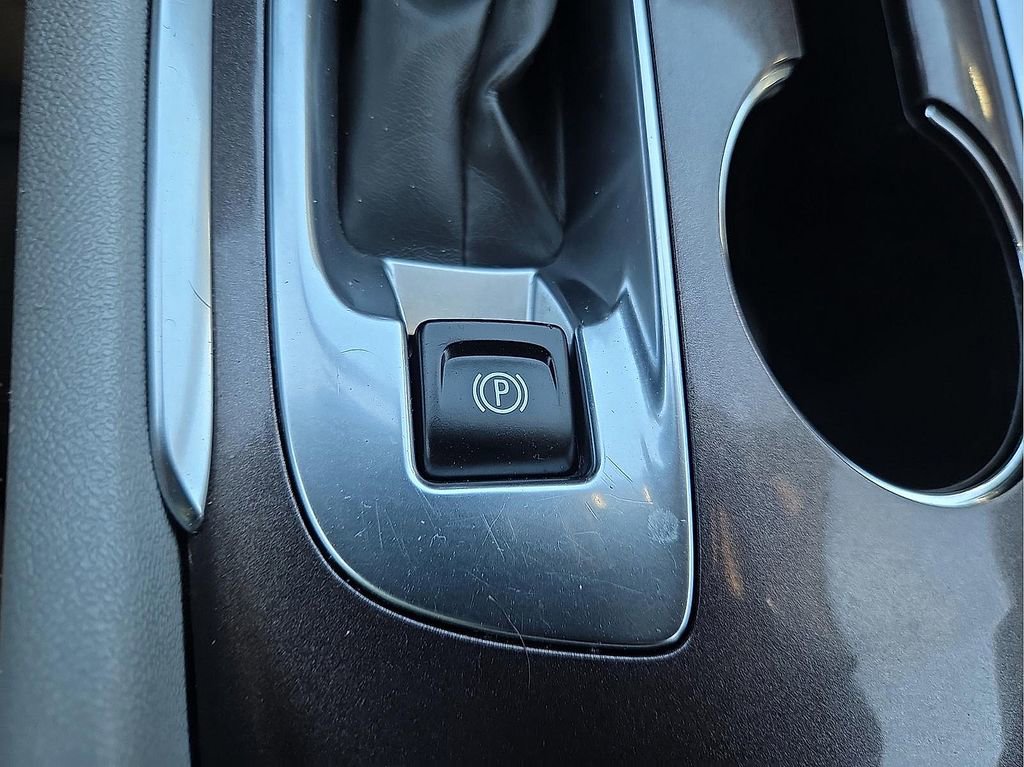 Used 2022 Chevrolet Malibu LT image 16