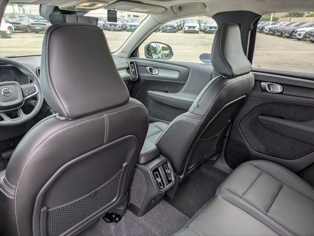 Used 2025 Volvo XC40 B5 Core w/ Protection Package Premier image 25