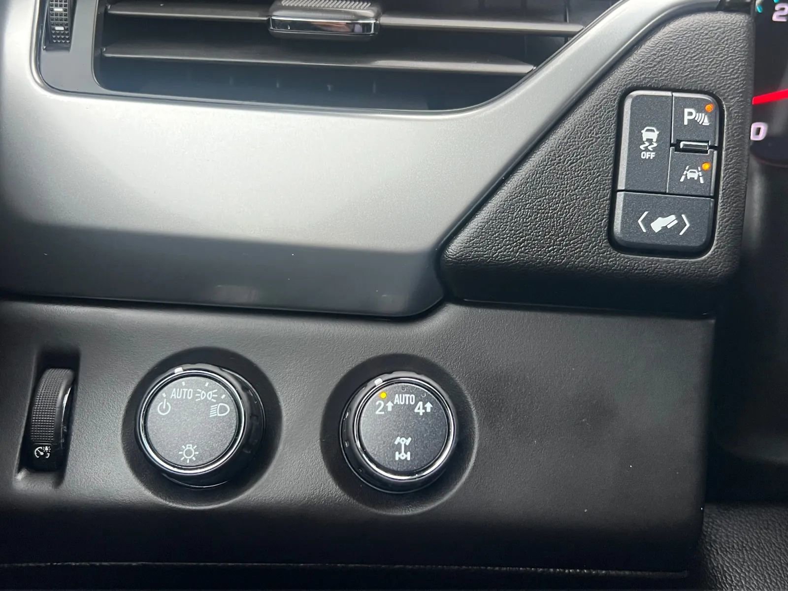 Used 2018 Chevrolet Tahoe LT image 43