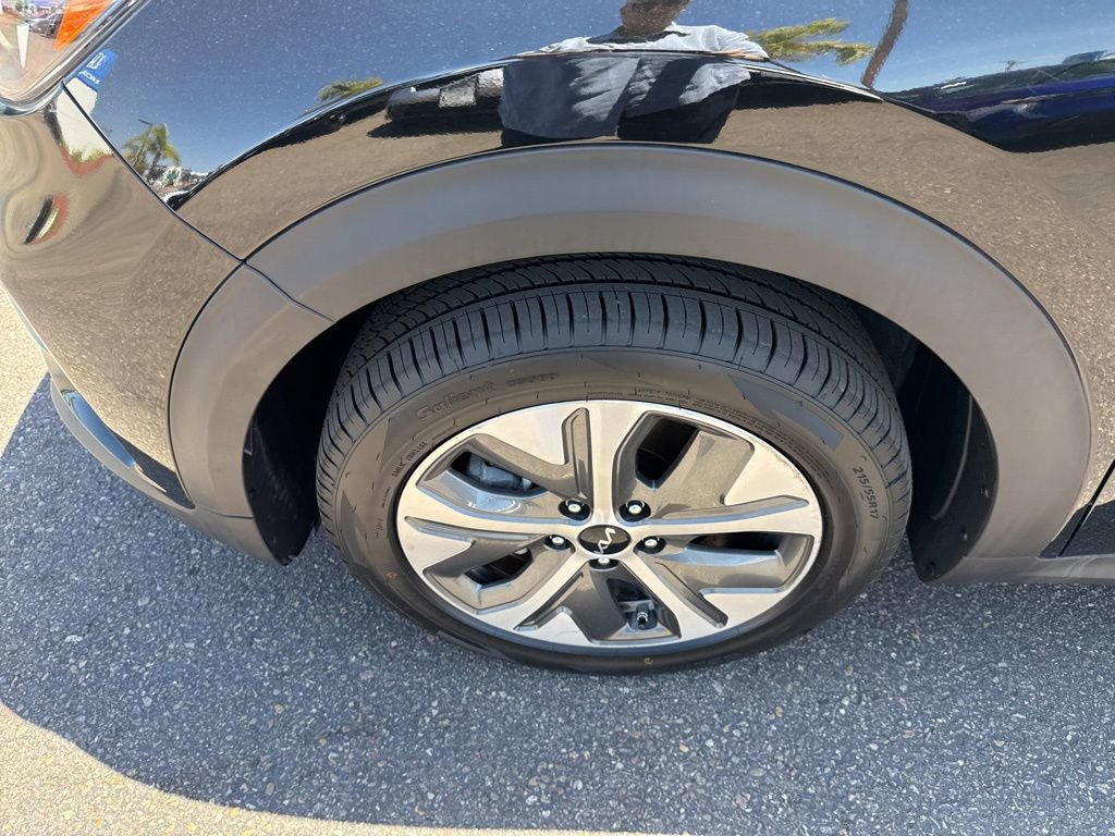 Used 2022 Kia Niro EX image 4