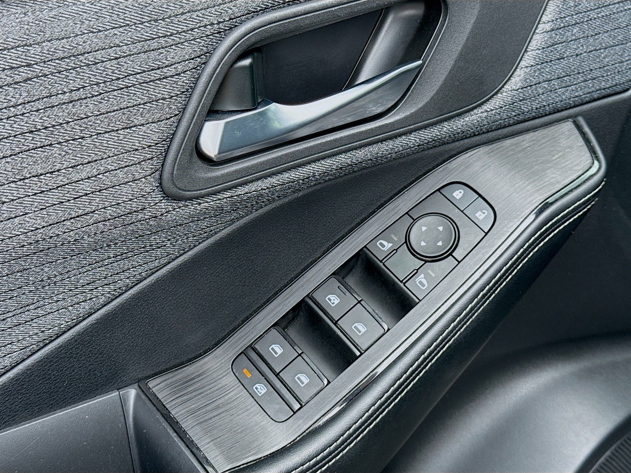 Used 2023 Nissan Rogue SV image 22