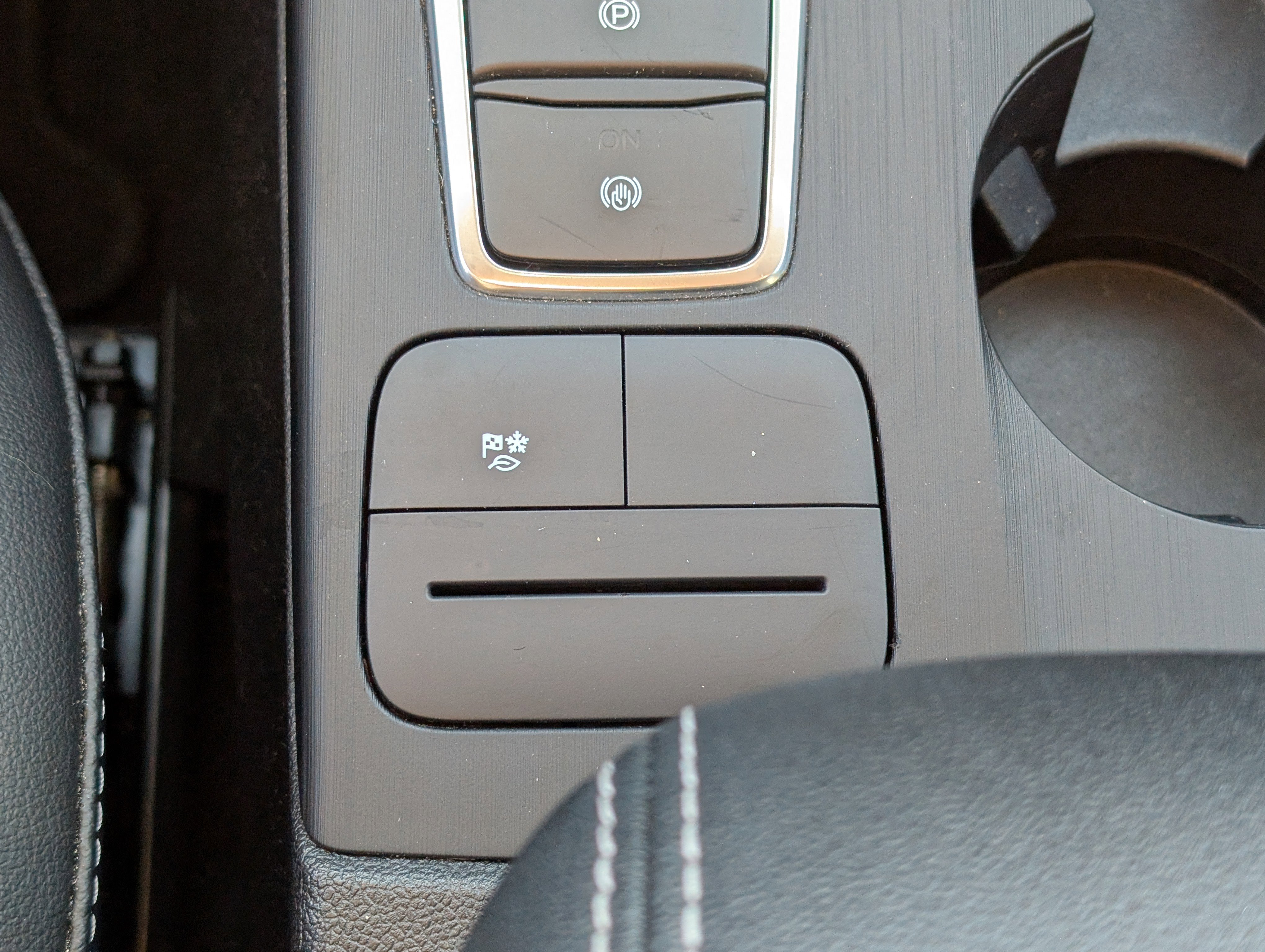 Certified 2021 Ford Escape SEL image 25