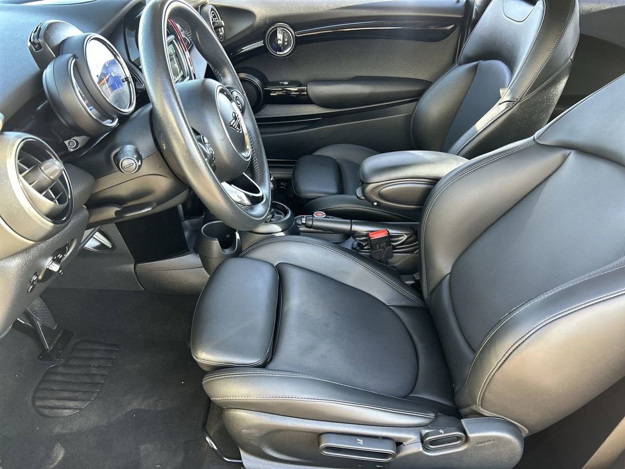 Used 2021 MINI Cooper 2-Door Hardtop image 15