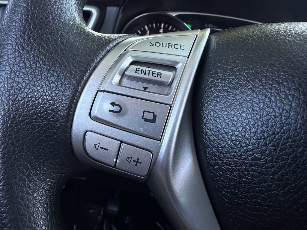Used 2015 Nissan Rogue SV FWD image 22