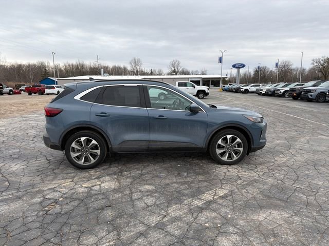 Used 2023 Ford Escape Platinum image 7