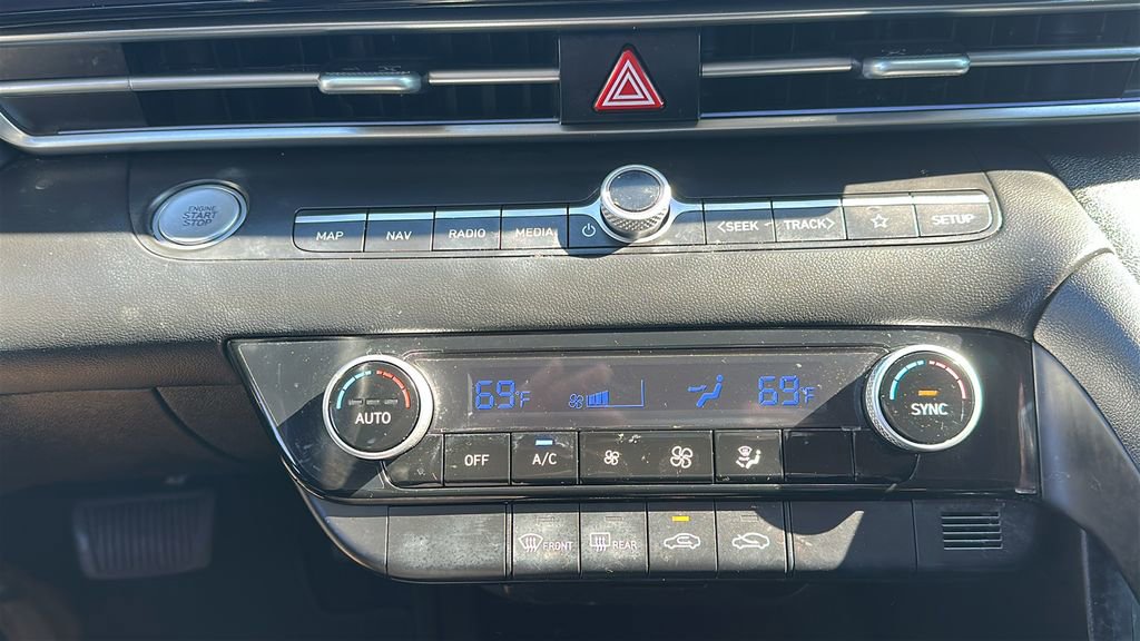 Certified 2024 Hyundai Elantra SEL image 25