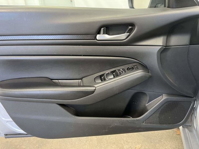 Used 2024 Nissan Altima 2.5 SV image 11