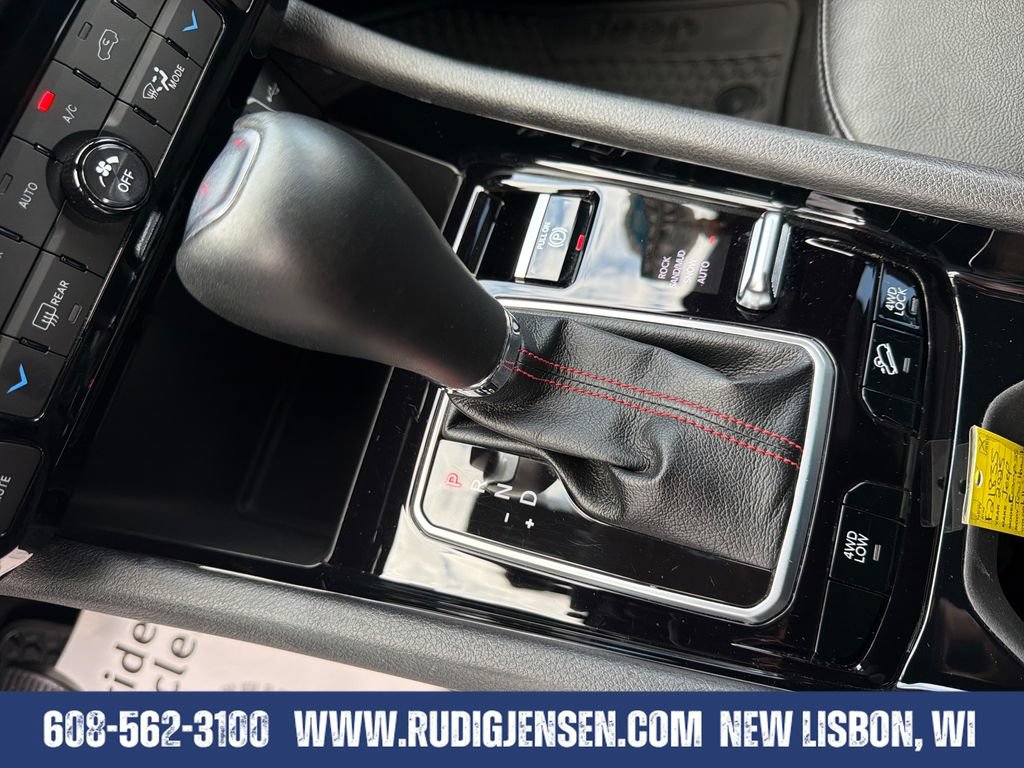 Used 2025 Jeep Compass Trailhawk AWD/4WD image 22