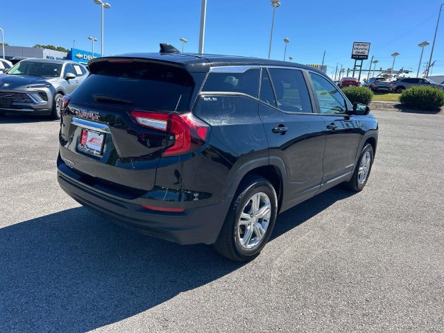 Used 2024 GMC Terrain SLE FWD image 3