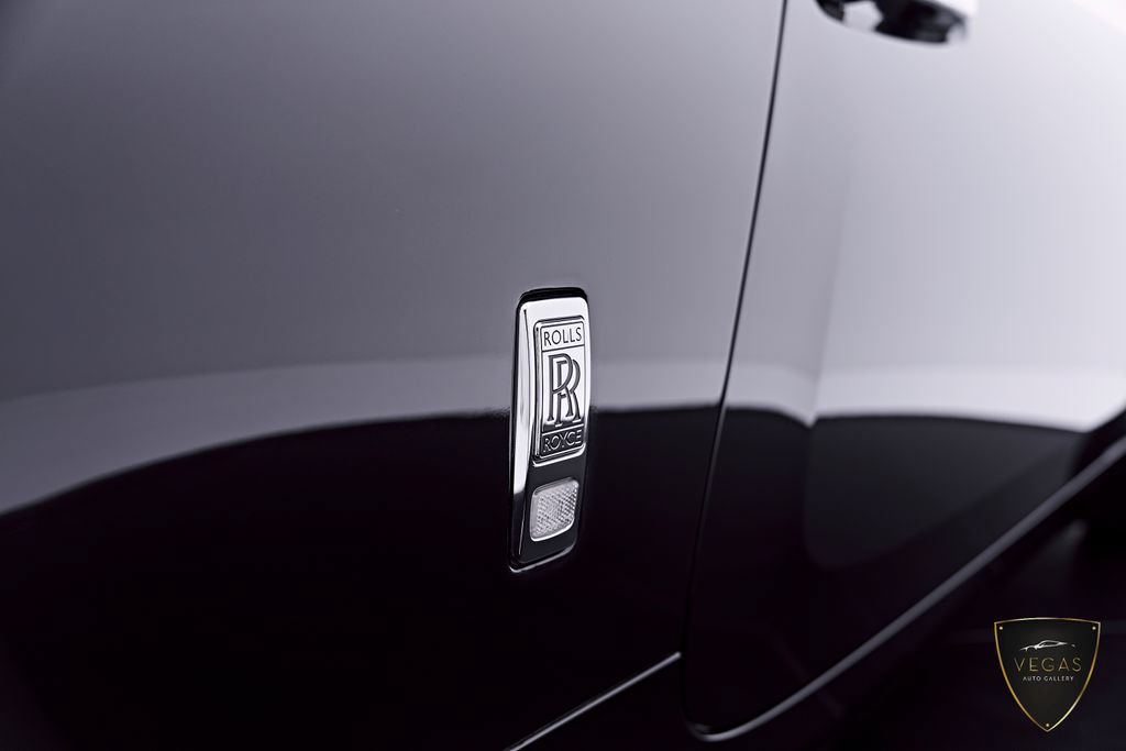 Used 2019 Rolls-Royce Dawn RWD image 32