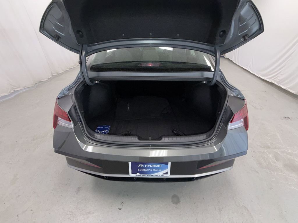 Used 2025 Hyundai Elantra SEL image 15