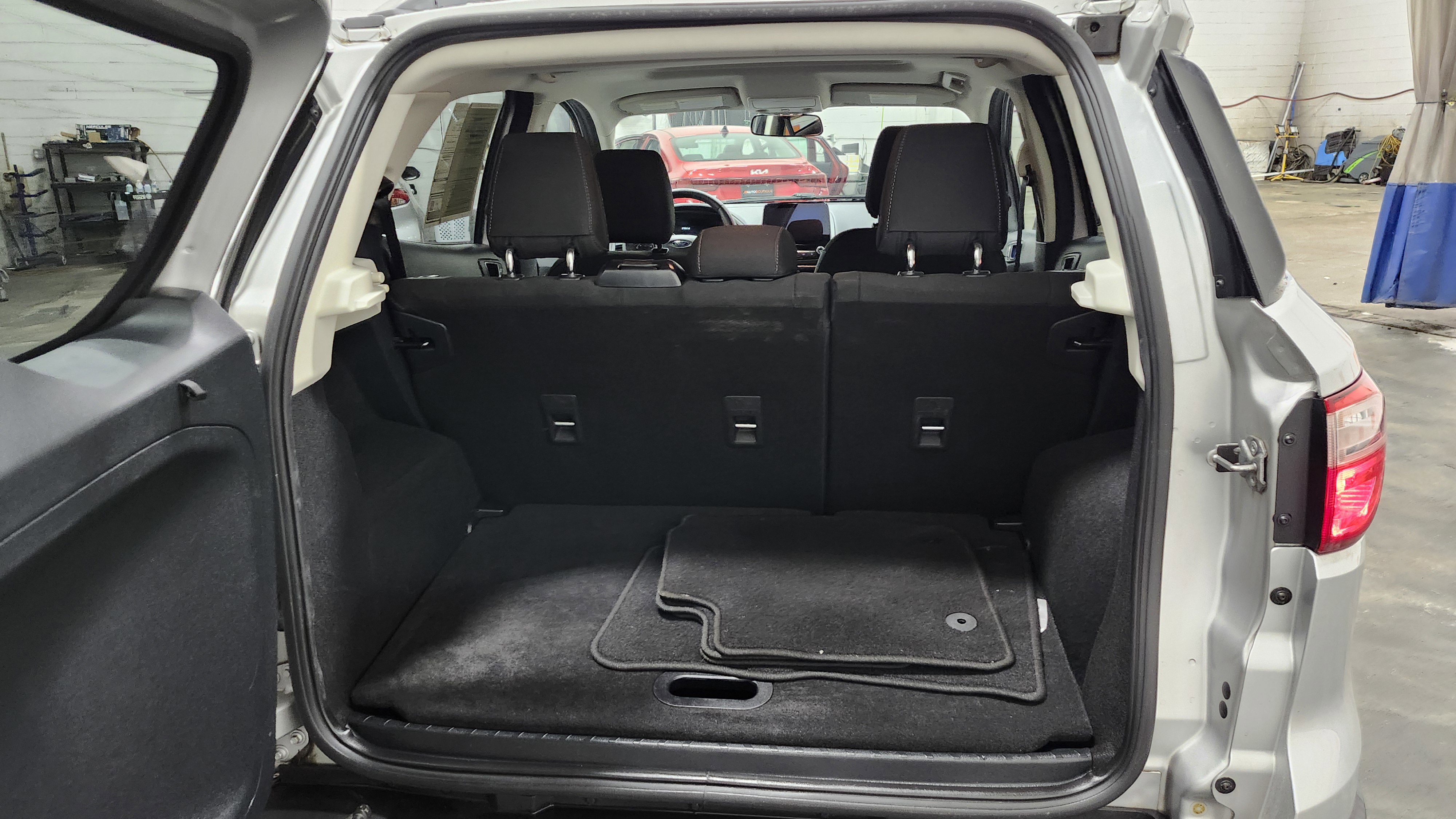 Used 2020 Ford EcoSport SE w/ SE Convenience Package image 21