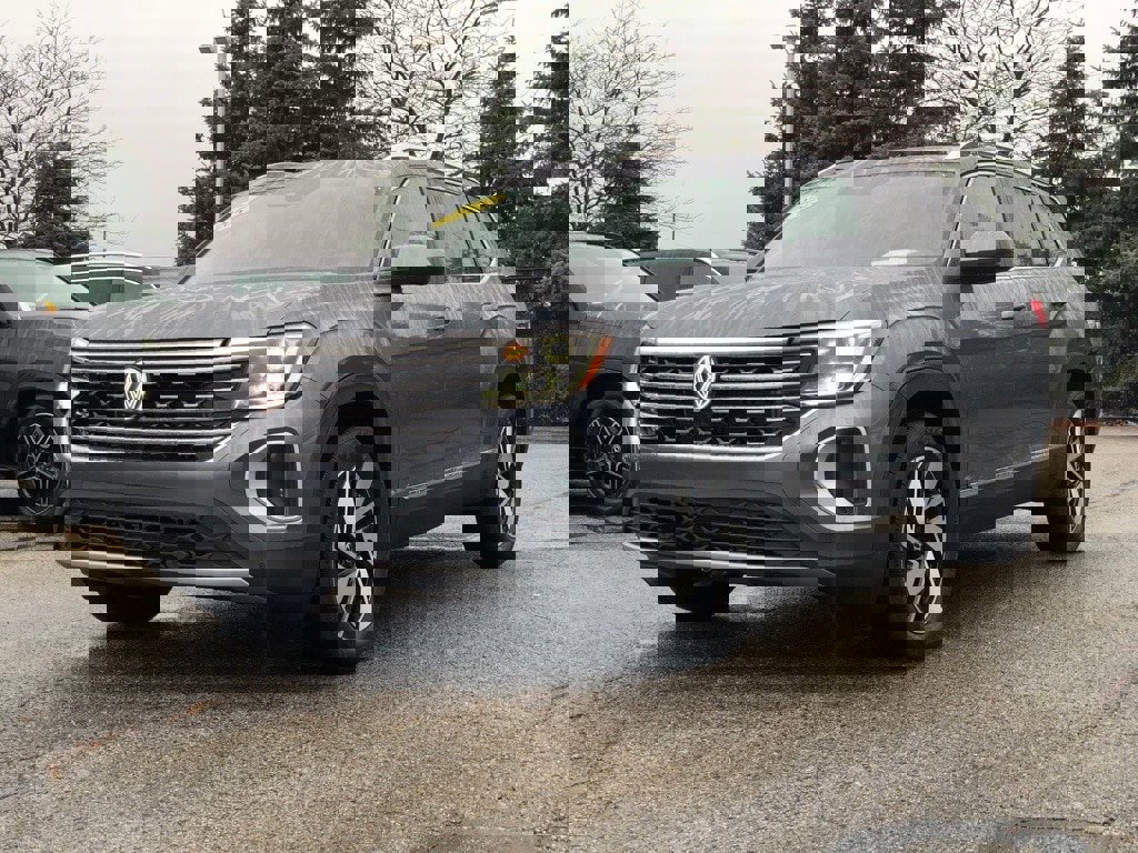 Used 2025 Volkswagen Atlas SEL image 3