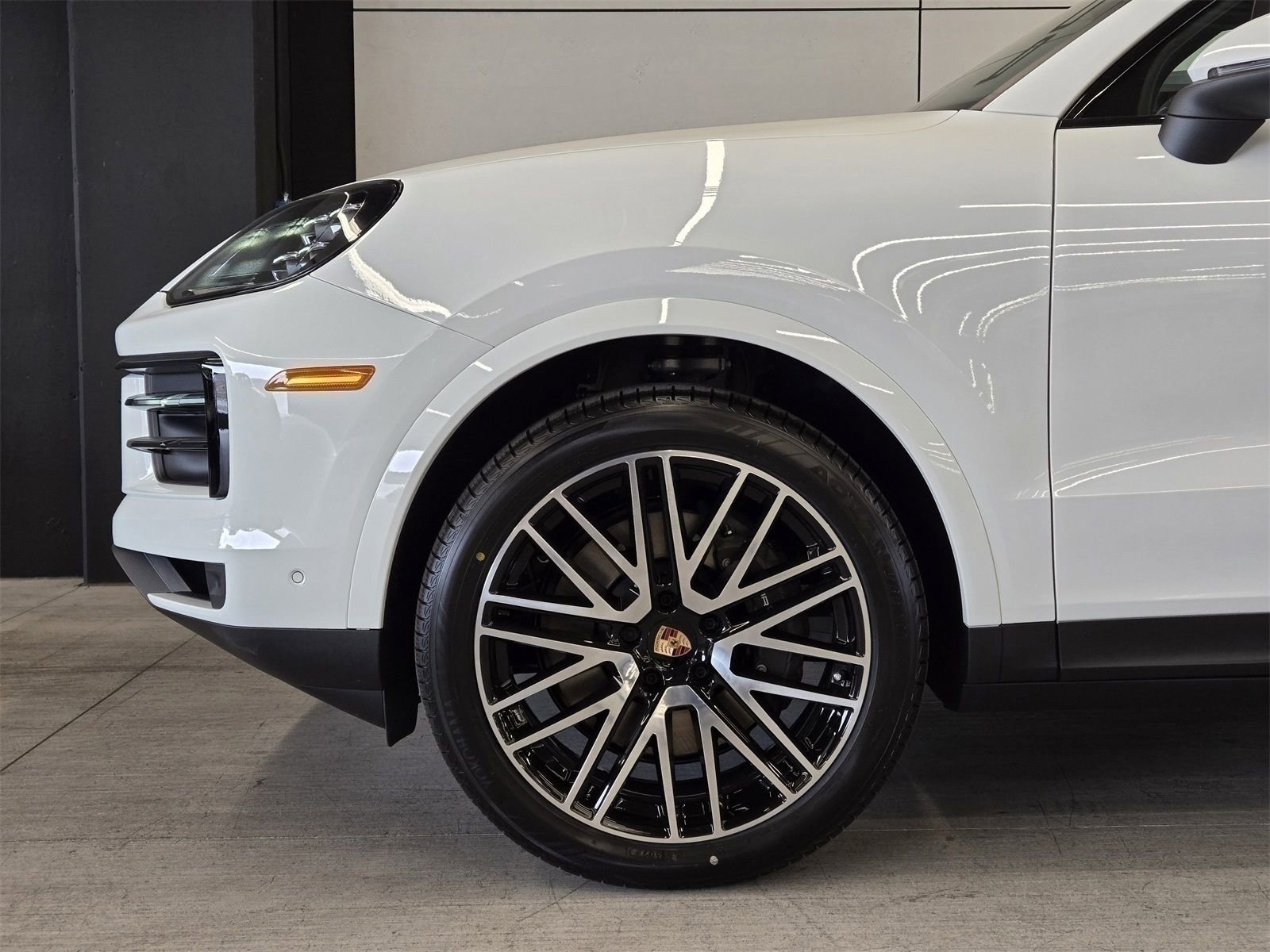 Used 2025 Porsche Cayenne Base image 9