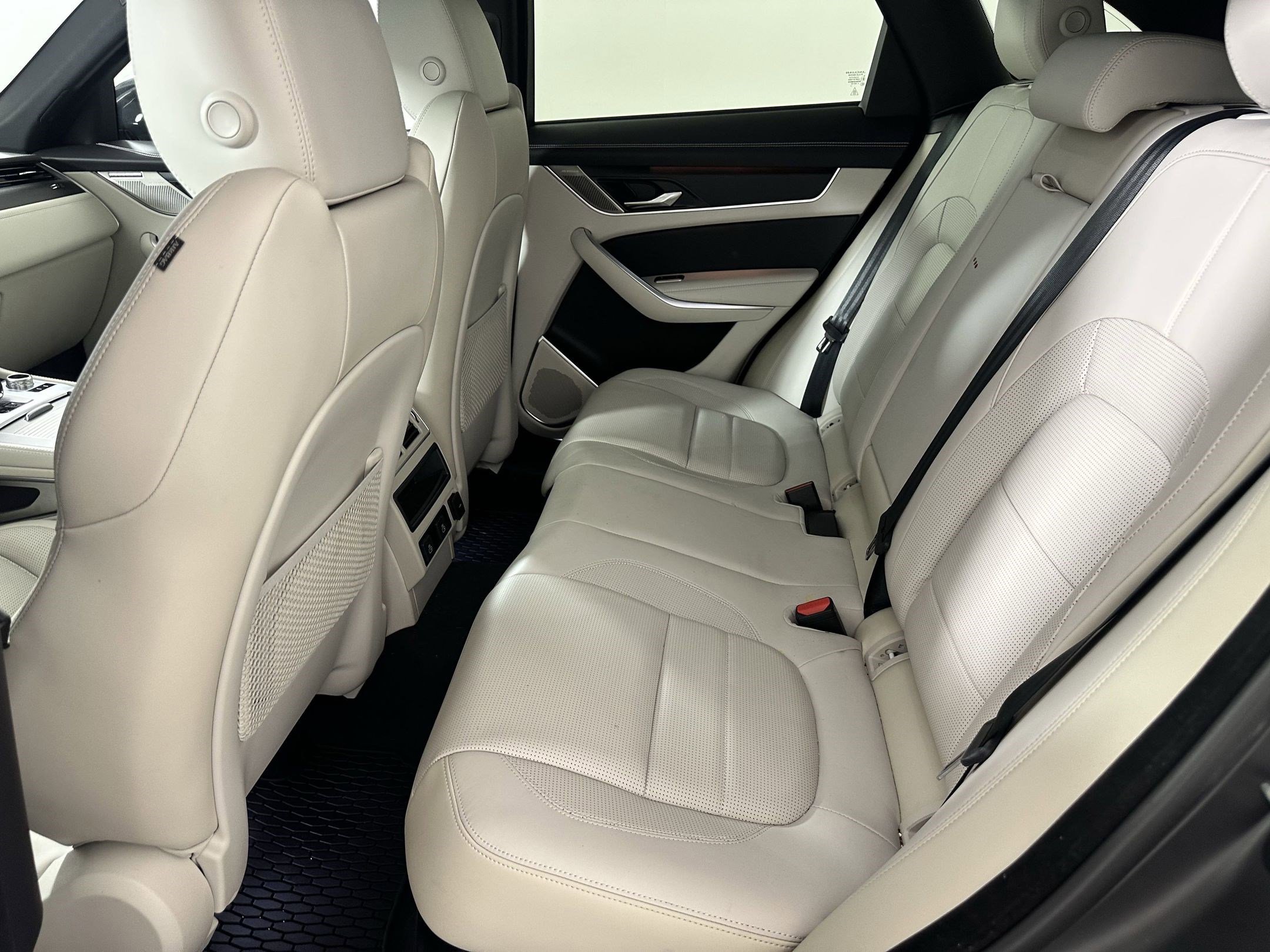 New 2026 Jaguar F-PACE R-Dynamic S image 11