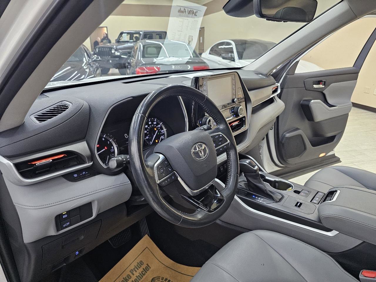 Used 2021 Toyota Highlander XLE image 18