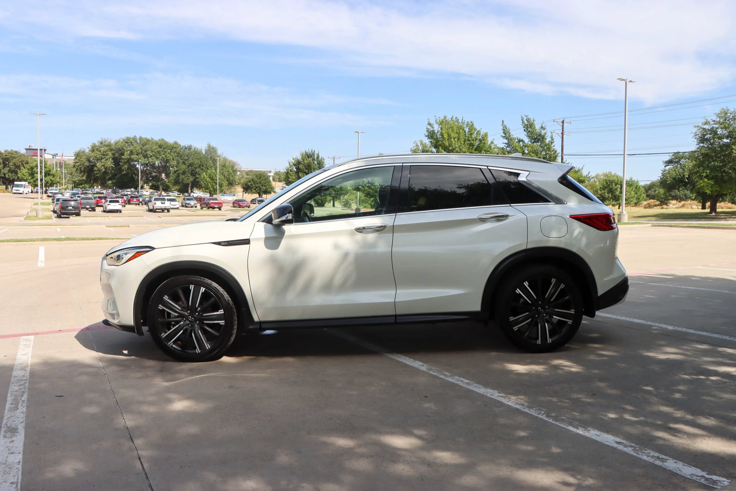 Used 2021 INFINITI QX50 Luxe w/ Appearance Package AWD/4WD image 4