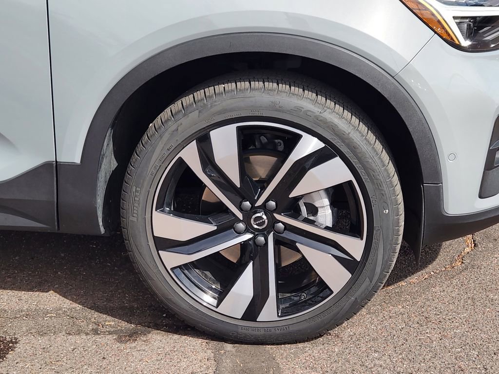 New 2025 Volvo XC40 B5 Plus w/ Protection Package Premier image 29