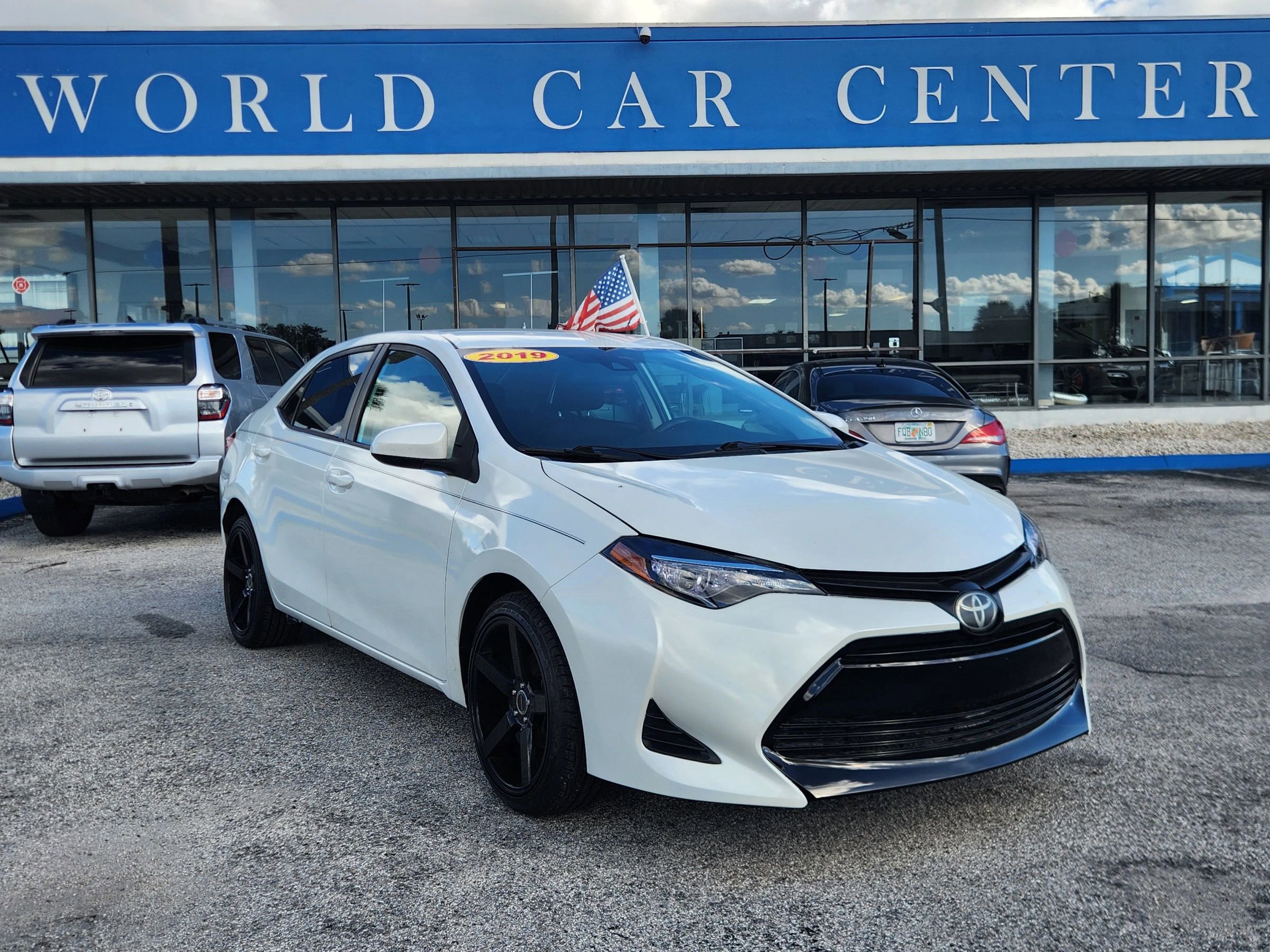 Used 2019 Toyota Corolla LE FWD image 1