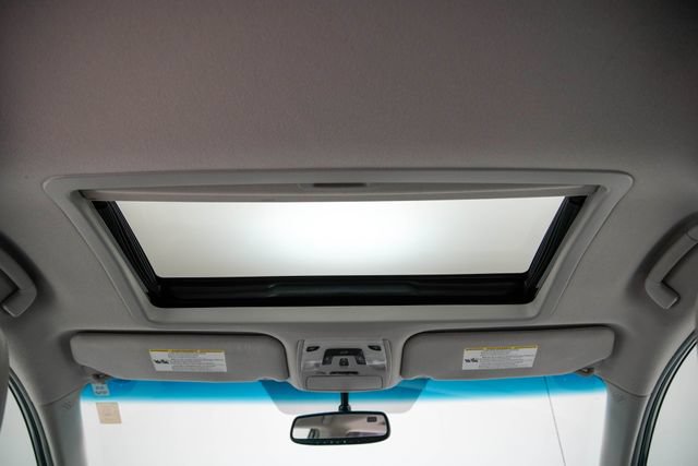 Used 2014 Toyota Sienna XLE FWD image 2