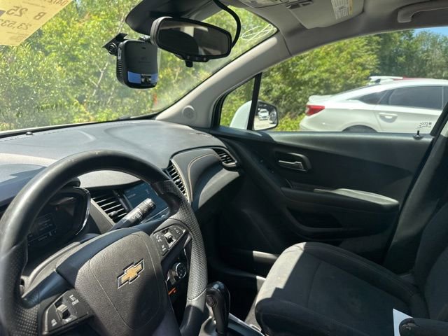 Used 2020 Chevrolet Trax LS w/ Tint and Cruise Package FWD image 13