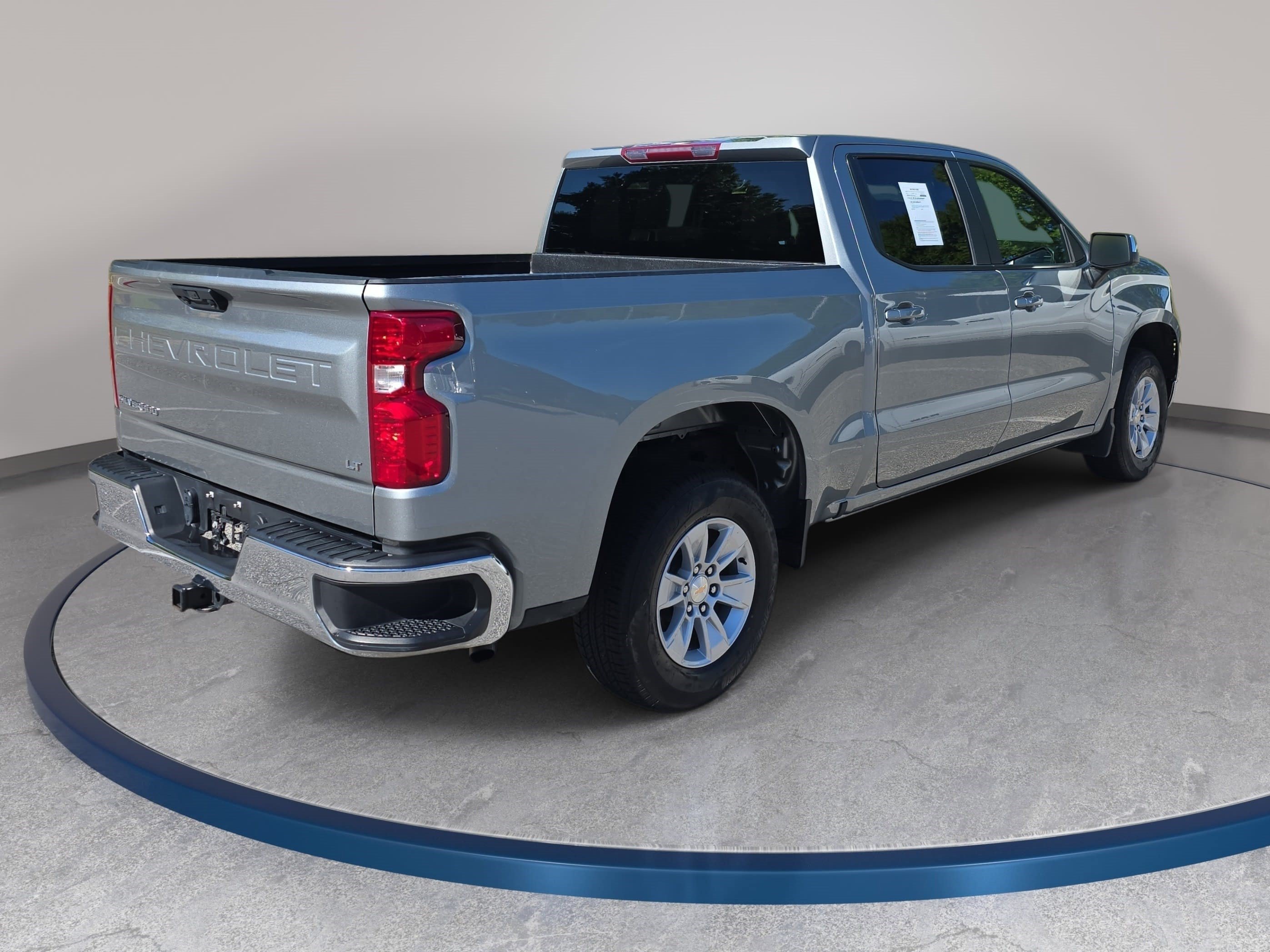 Used 2025 Chevrolet Silverado 1500 LT RWD image 6