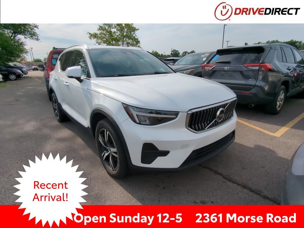 Used 2024 Volvo XC40 B5 Core