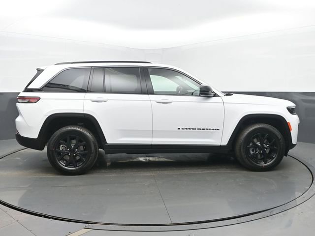 New 2026 Jeep Grand Cherokee Laredo image 6