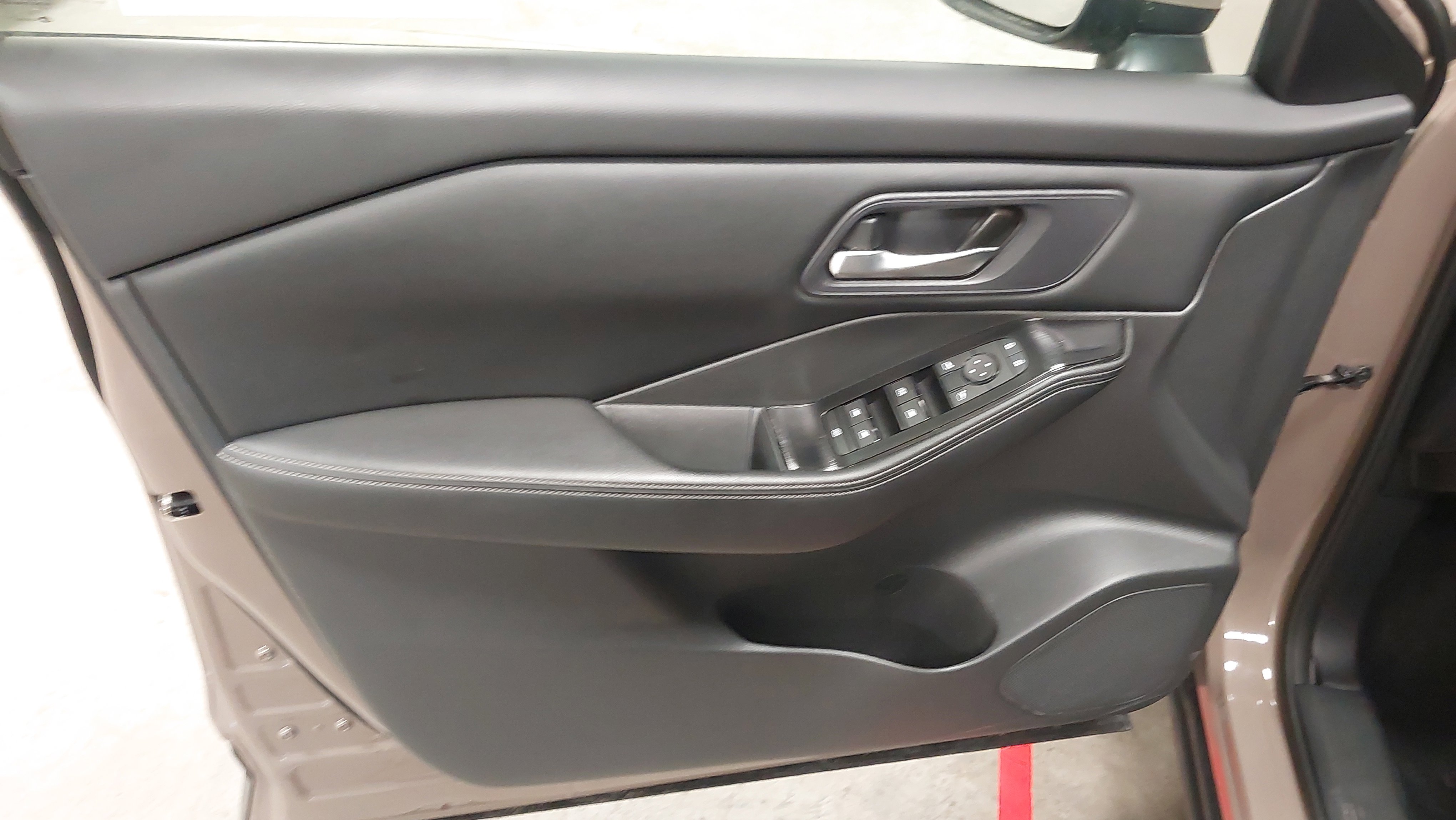 Used 2024 Nissan Rogue SV image 24