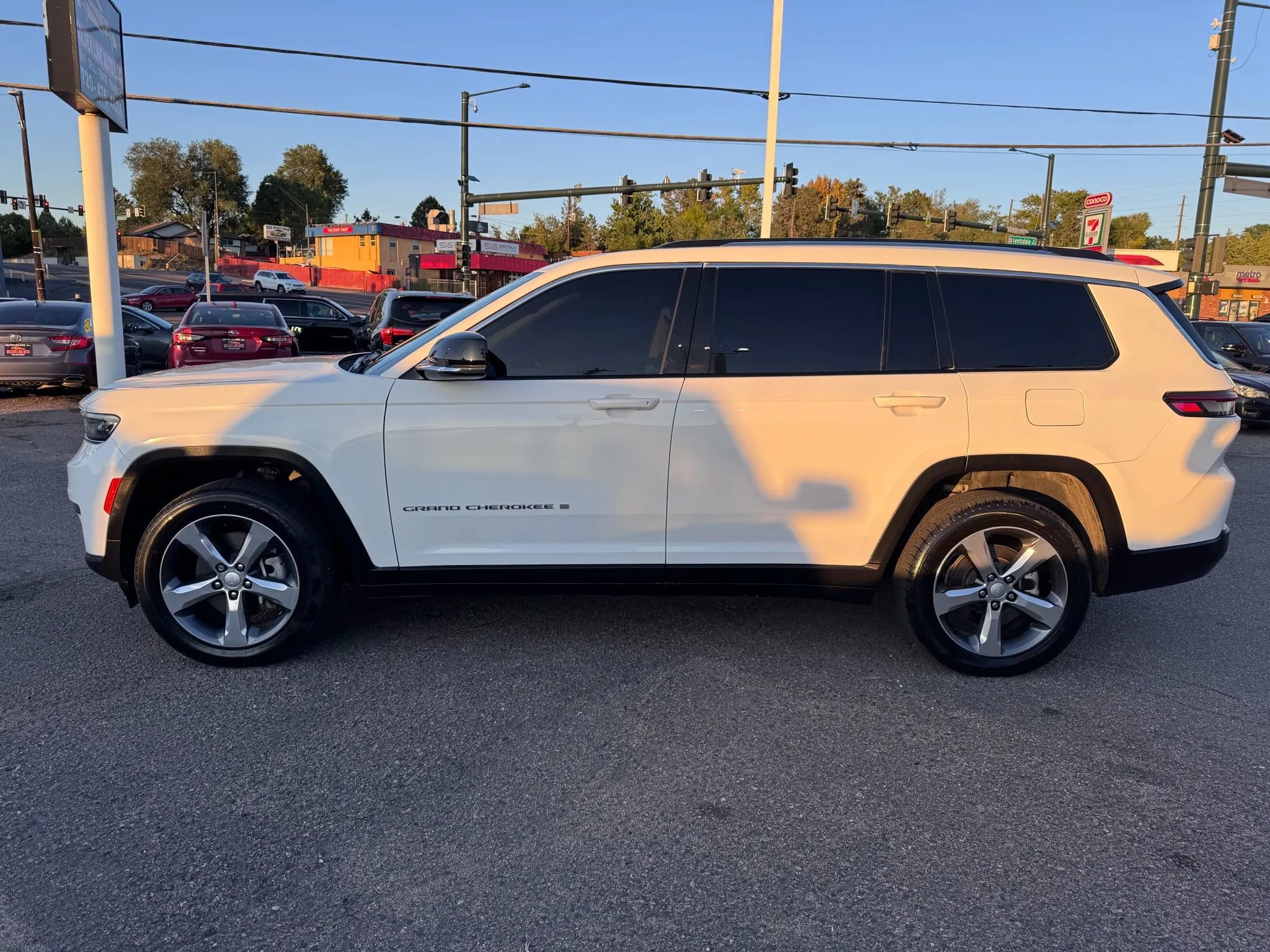 Used 2021 Jeep Grand Cherokee L Limited w/ Trailer Tow Group (B) image 5