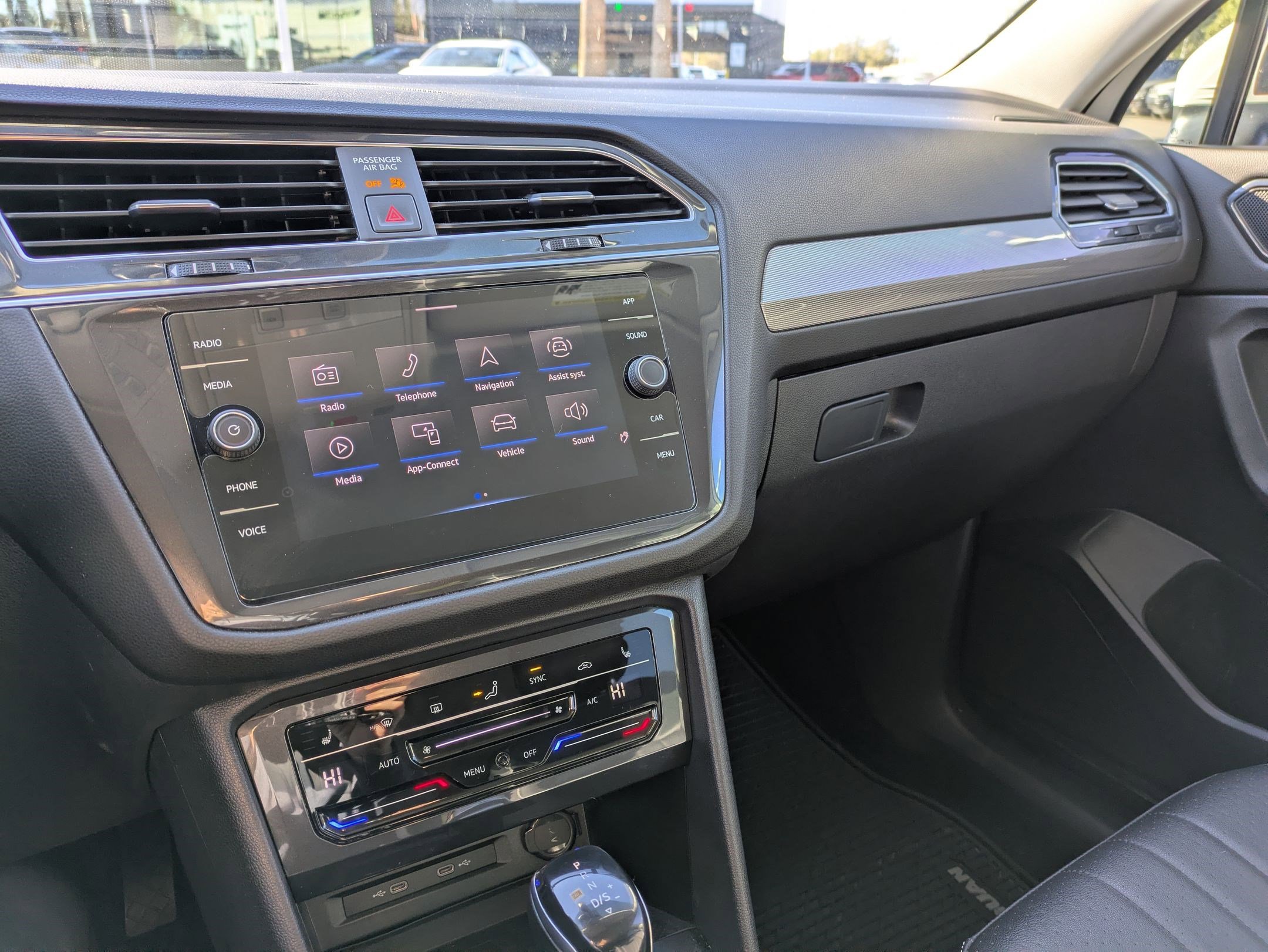 Used 2022 Volkswagen Tiguan SE image 15