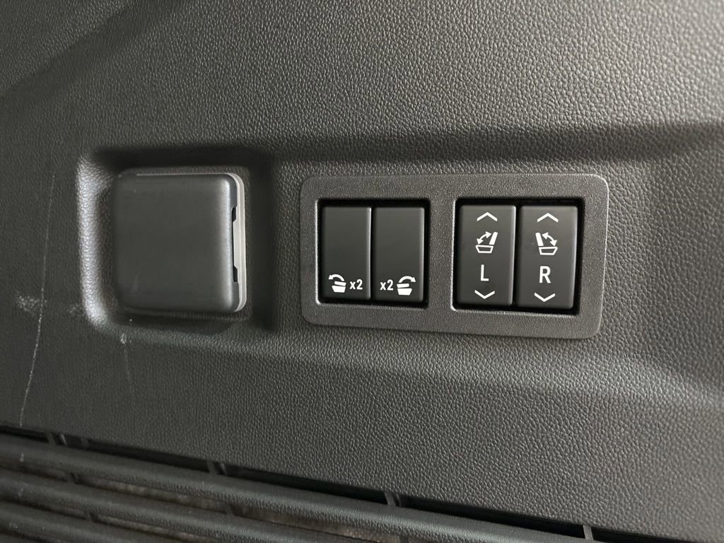 Used 2024 Chevrolet Tahoe High Country image 9