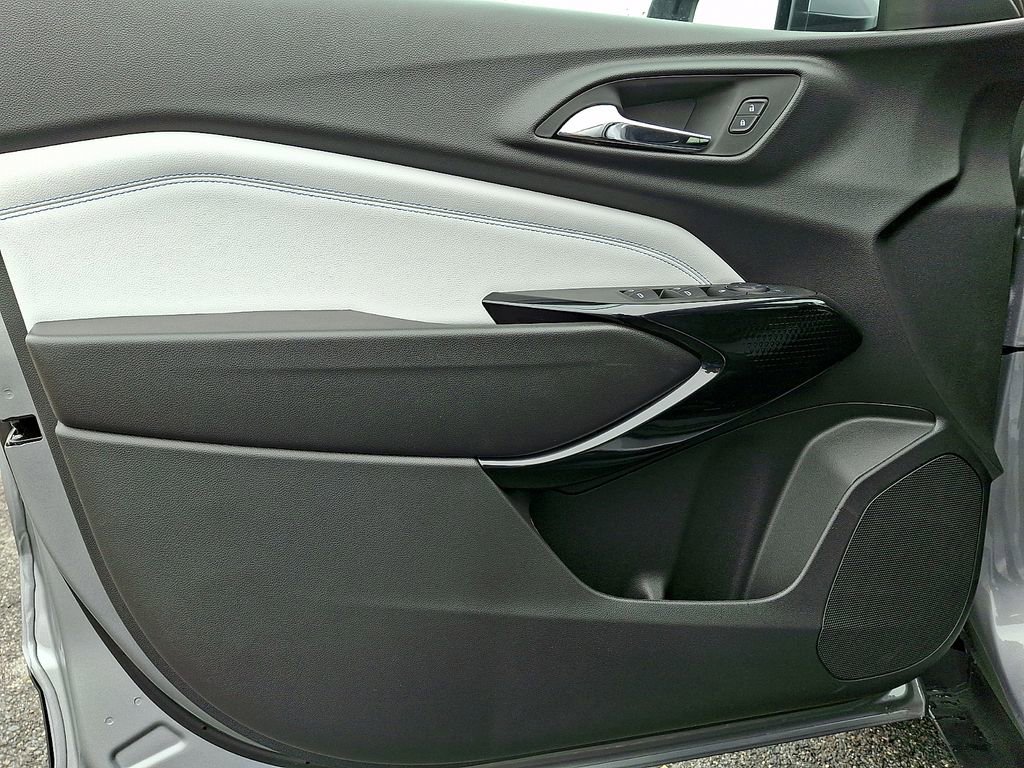 New 2026 Chevrolet Trax LT w/ LT Convenience Package FWD image 8