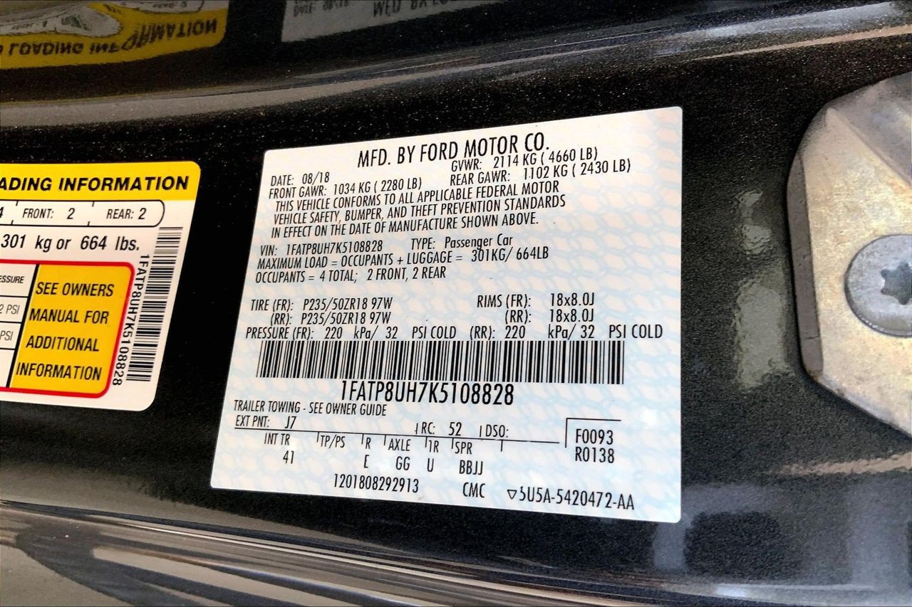 Used 2019 Ford Mustang Premium RWD image 8