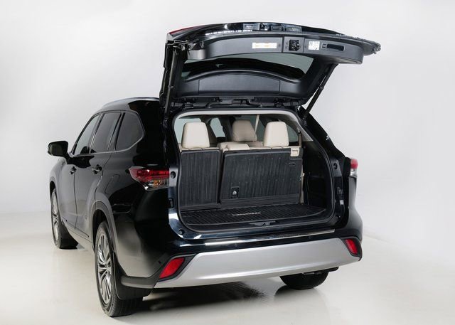 Used 2021 Toyota Highlander Platinum image 6