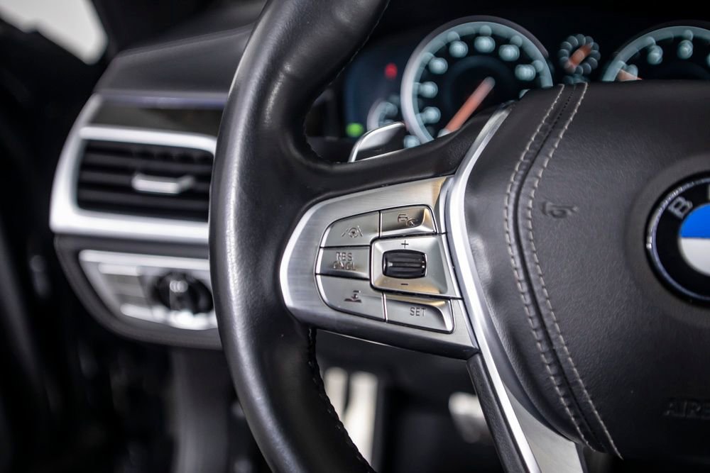 Used 2017 BMW 750i image 37