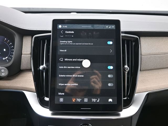 New 2026 Volvo XC90 B6 Plus w/ Protection Package Premier image 18