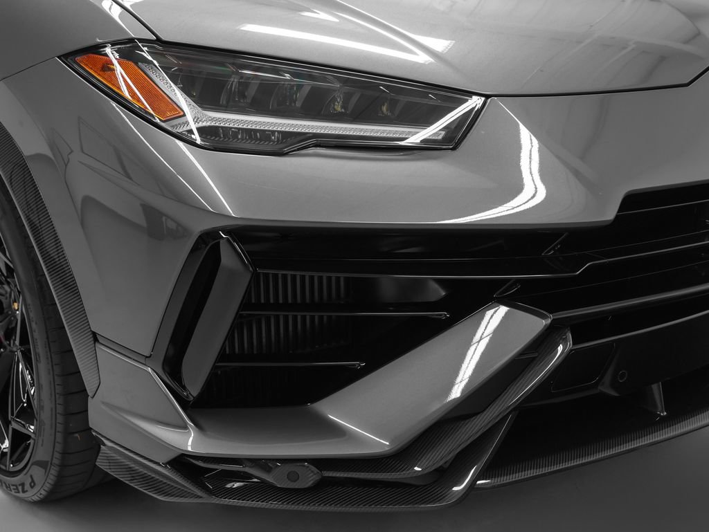 Used 2023 Lamborghini Urus Performante AWD/4WD image 4