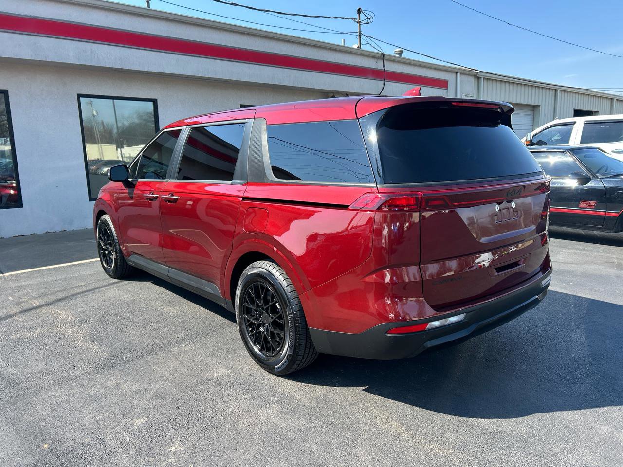 Used 2024 Kia Carnival LX FWD image 7