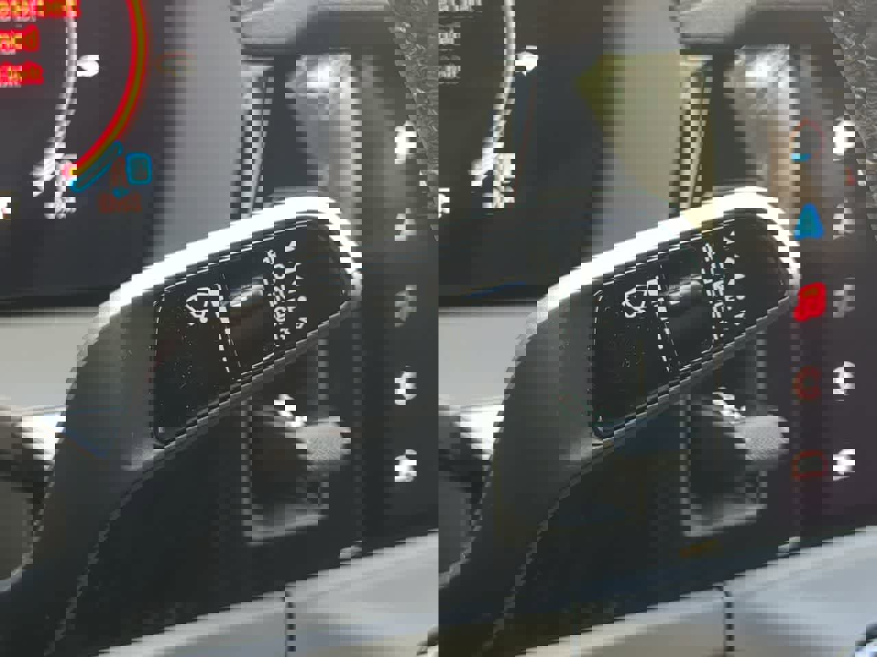 Used 2025 Porsche Panamera image 28