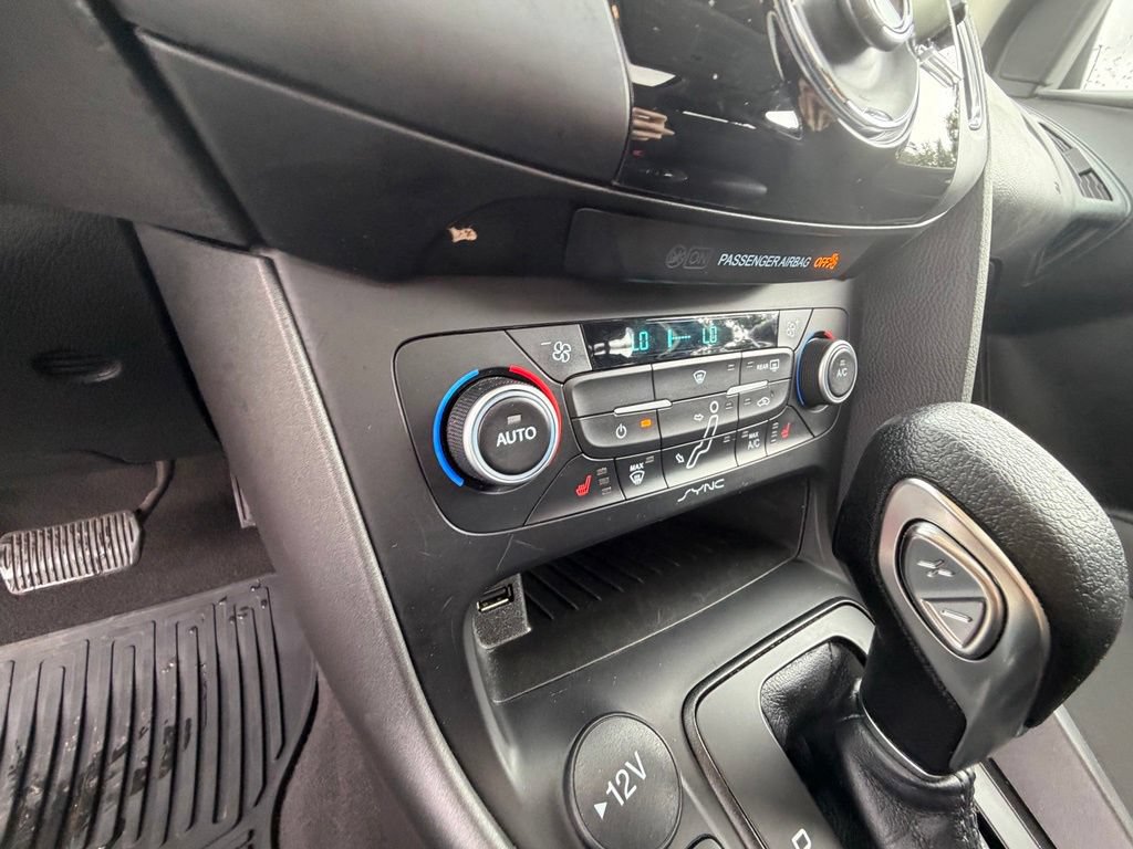 Used 2018 Ford Focus SEL w/ Cold Weather Package FWD image 21