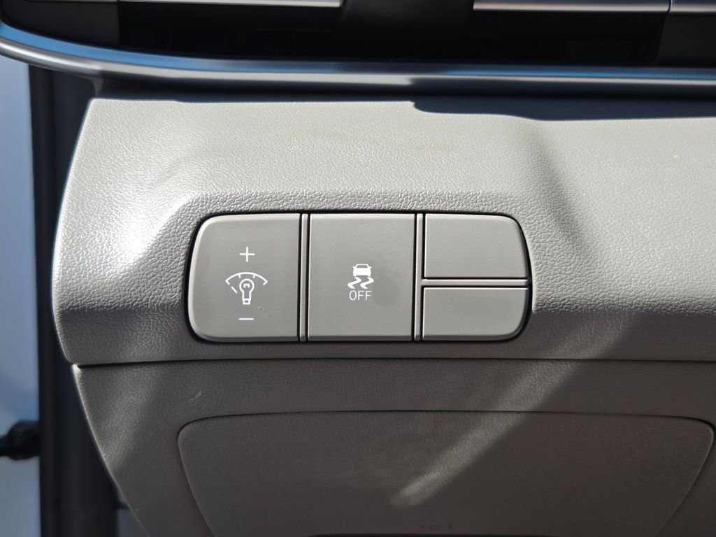 Used 2025 Hyundai Elantra Sport image 25