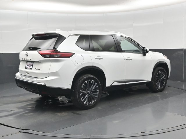 Used 2024 Nissan Rogue Platinum FWD image 3