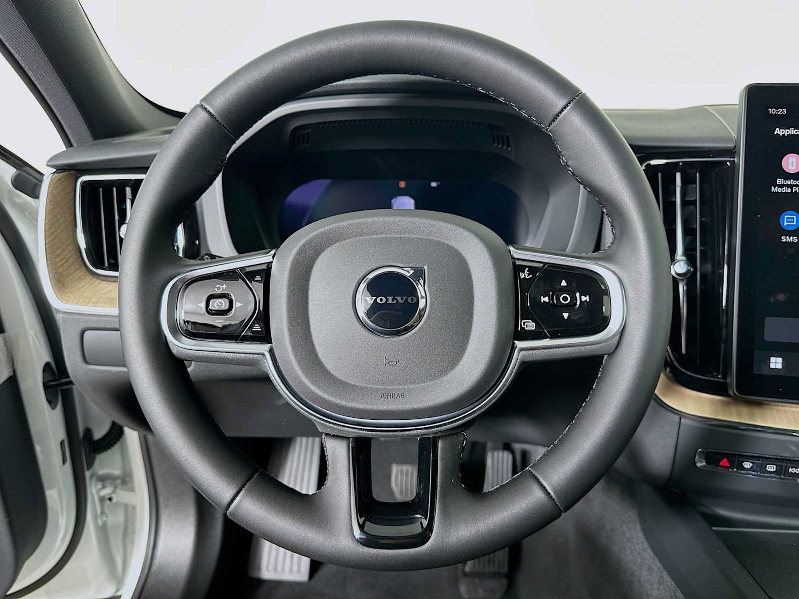 New 2026 Volvo XC60 T8 Plus w/ Climate Package PRO AWD/4WD image 11
