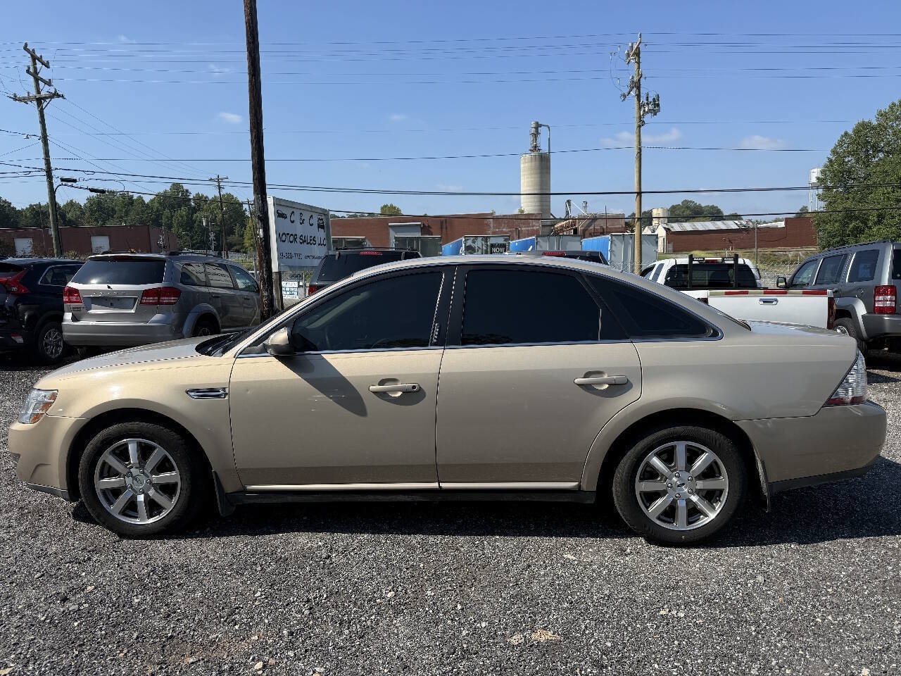 Used 2008 Ford Taurus SEL FWD image 2