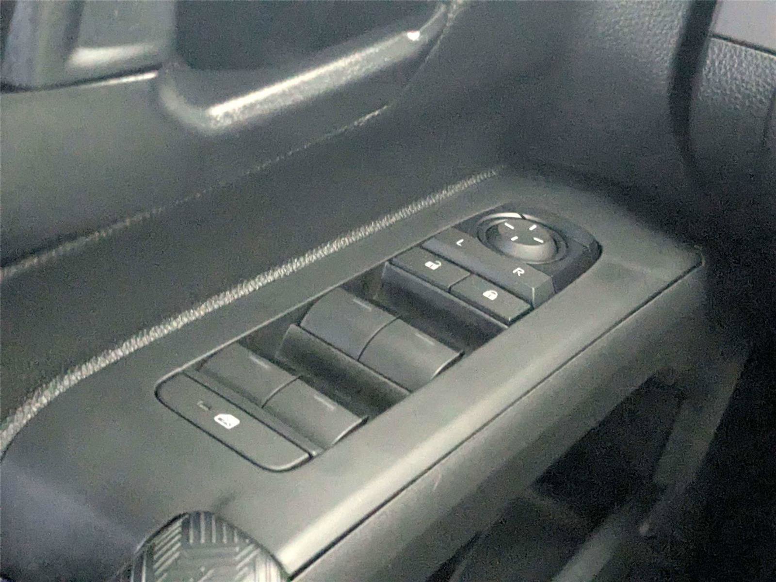 Certified 2024 Toyota Tacoma SR5 AWD/4WD image 15