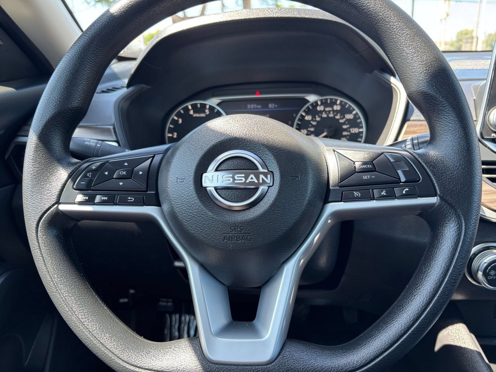 Used 2025 Nissan Altima 2.5 SV FWD image 29