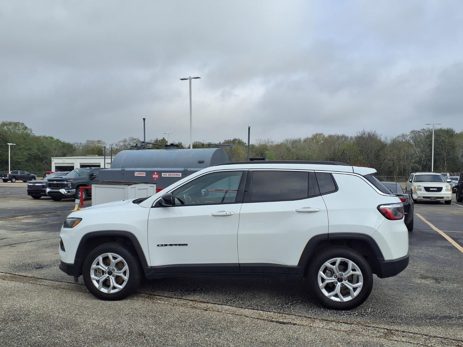 Used 2025 Jeep Compass Latitude image 24