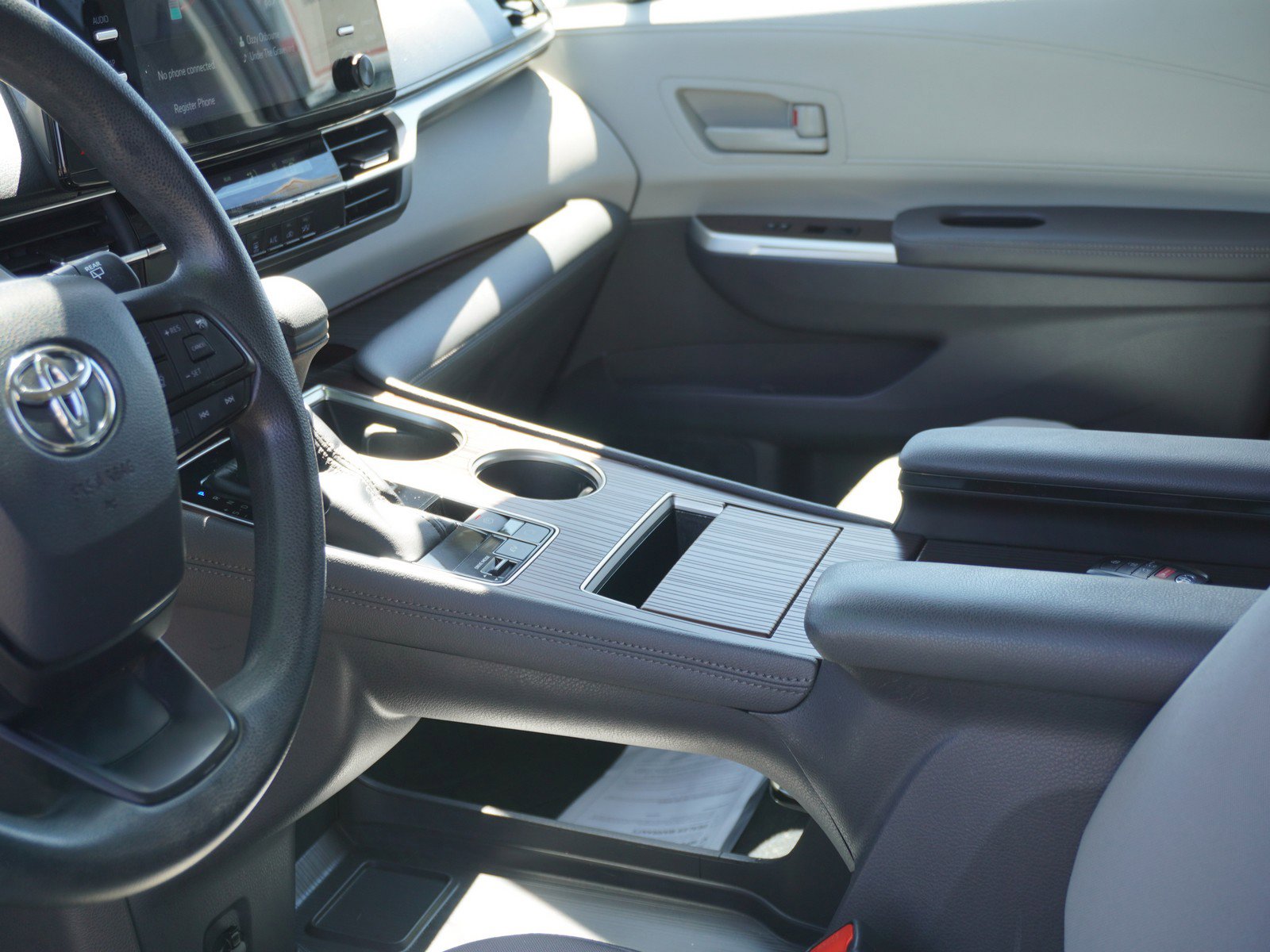 Used 2022 Toyota Sienna LE image 24